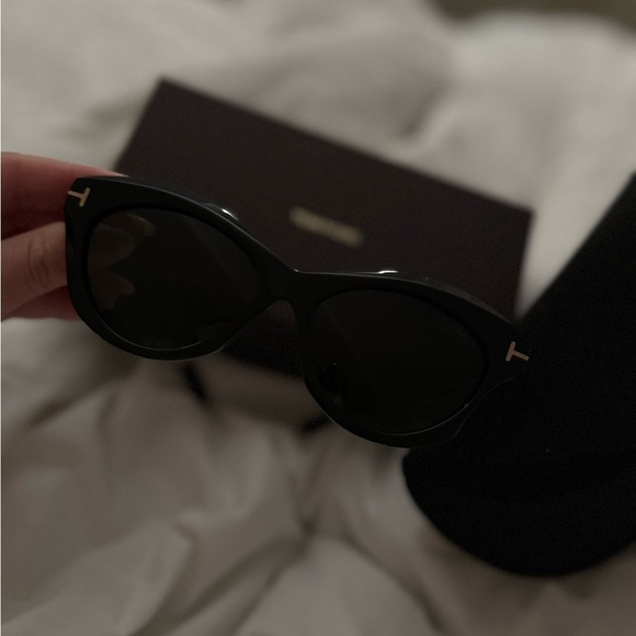 TOM FORD
Toni 55mm Polarized
Oval Sunglasses - Picture 7 of 13